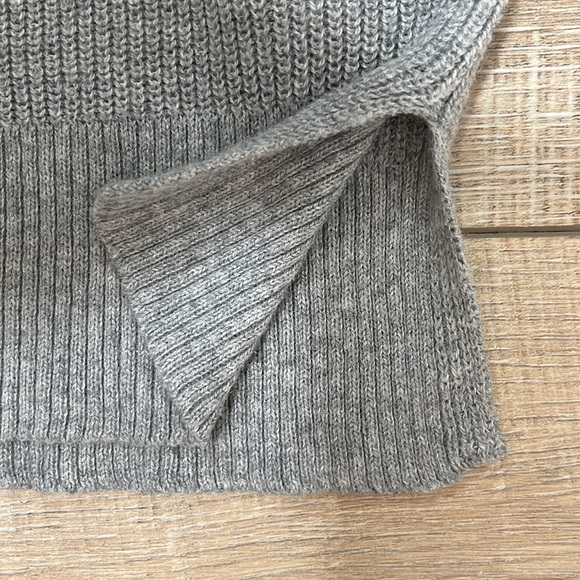 American Eagle Outfitters Gray Long Sleeve Sweater Sleeves that Tie Size M - Picture 13 of 13
